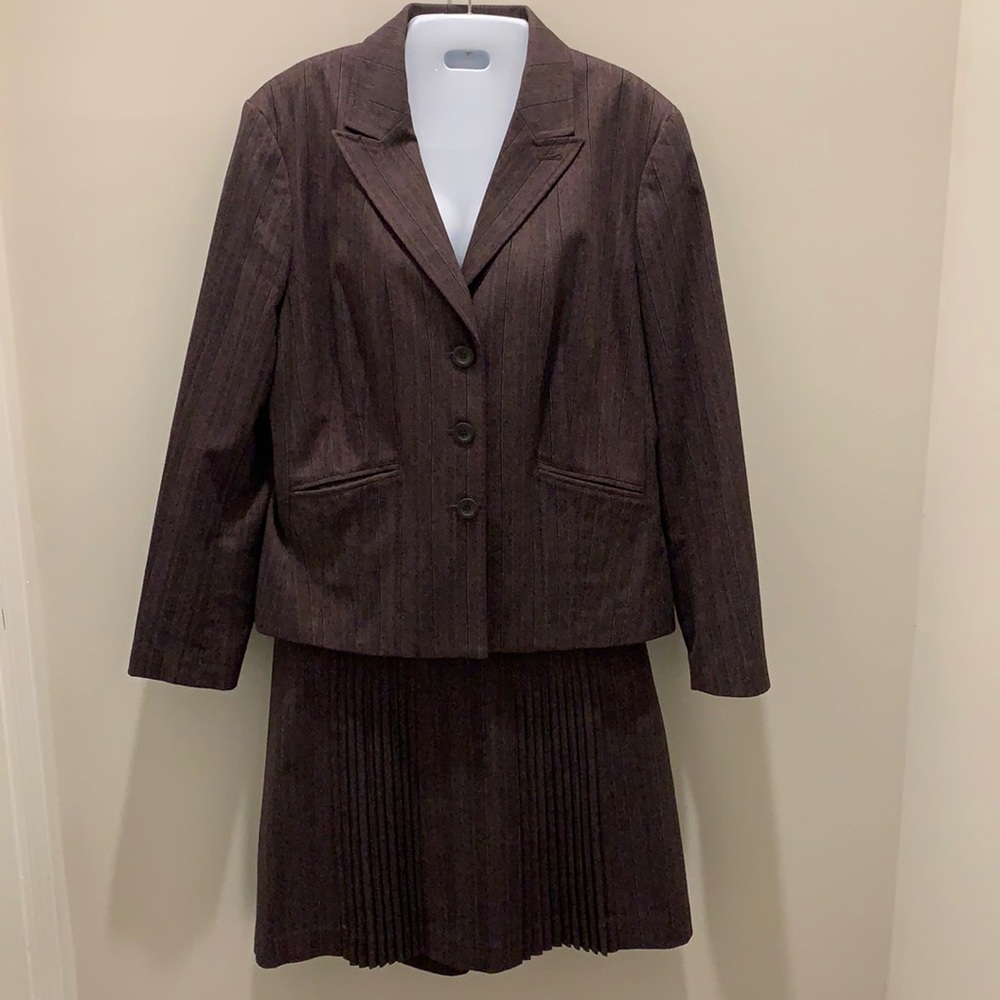 Worthington Works stretch suit size 14